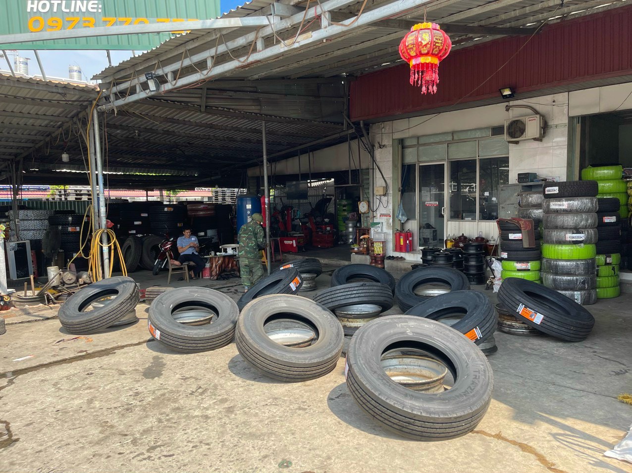 CỬA HÀNG CUNG CẤP LỐP XE TẢI CŨ – DỊCH VỤ THAY LỐP XE TẬN NƠI 24/7